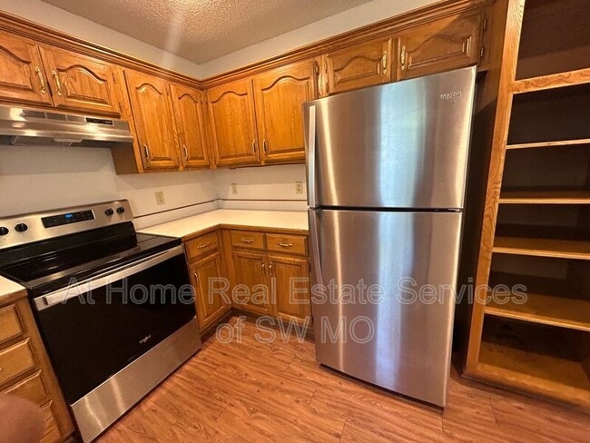 Building Photo - 4146 S Parkcrest Ave