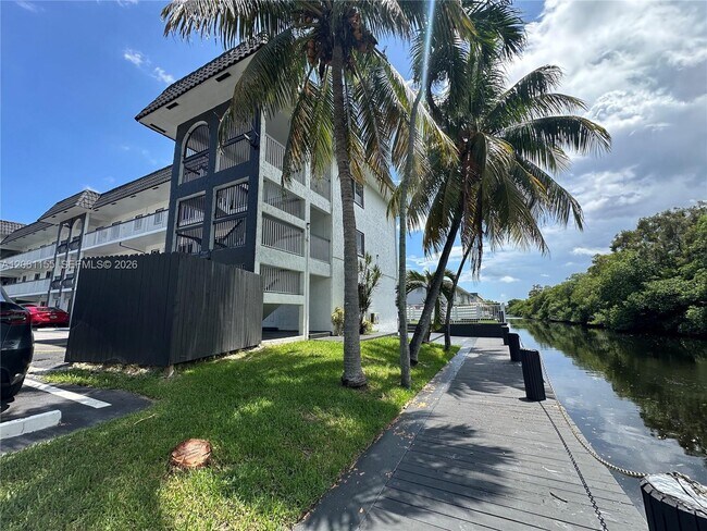 Building Photo - 1400 NE 56th St