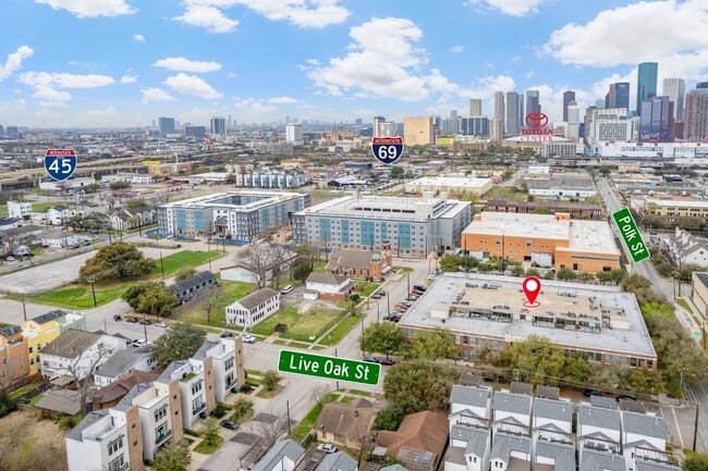 Building Photo - 1312 Live Oak St