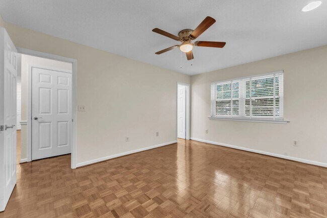 Building Photo - Beautiful 2-Bed, 2-Bath Condo with Elegant...
