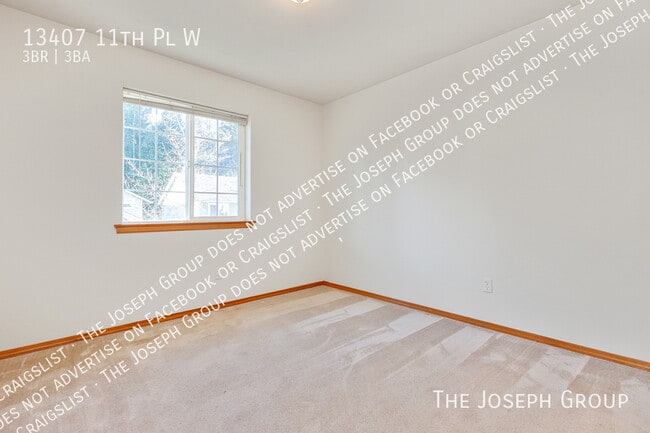 Building Photo - 13407 11th Pl W