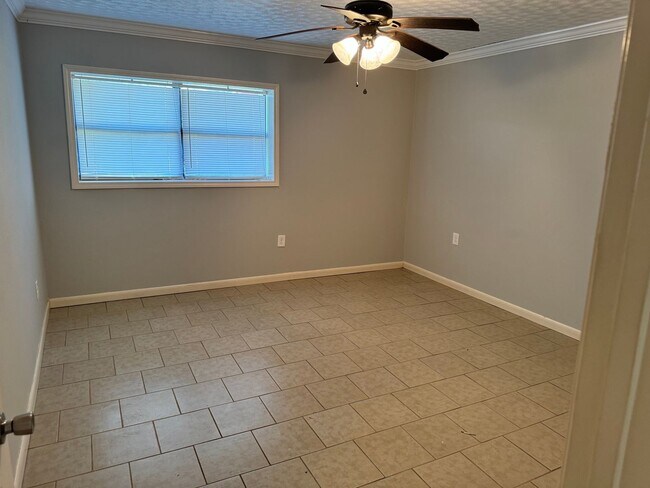 Building Photo - 949 Chadwick Dr