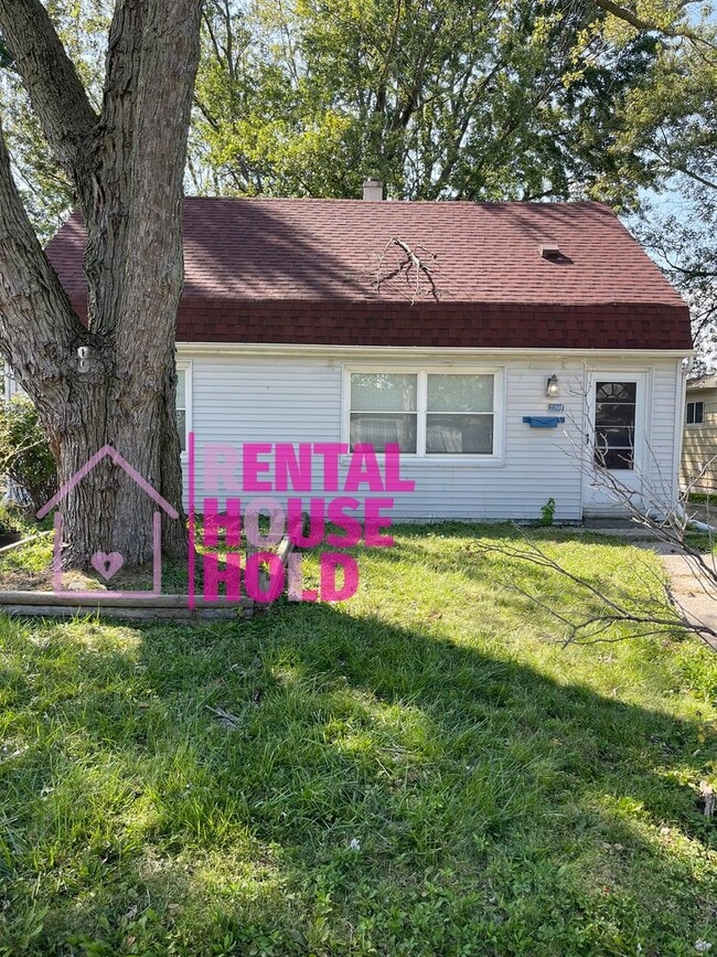 Building Photo - Stunning 3-Bedroom 1-Bath Bunglaow Located...