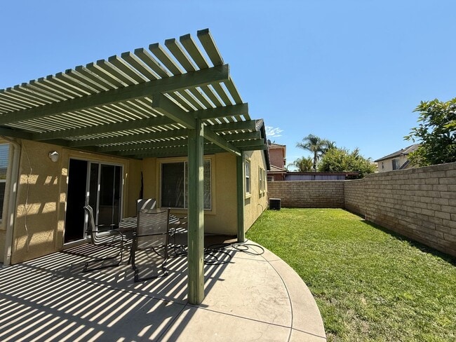 Building Photo - First time rental - quiet Moorpark neighbo...