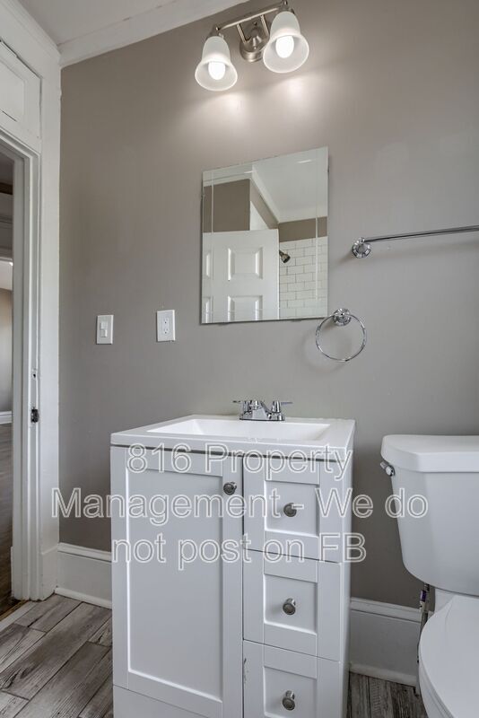 Building Photo - 800 E 33rd St