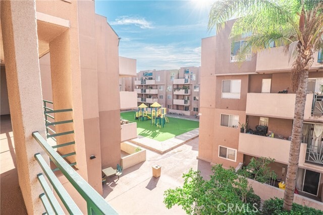 Building Photo - 450 E 4th St