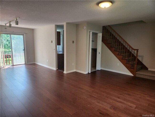 Building Photo - 2 Elmhurst Ave