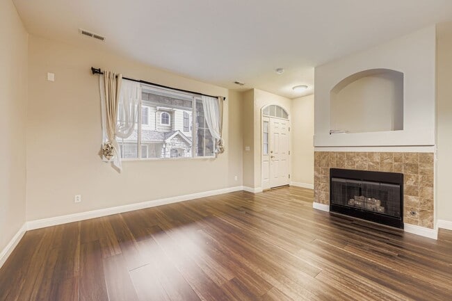 Building Photo - Gorgeous 2BD/2.5BA home located in Northglenn, CO! Available 9/4/26!