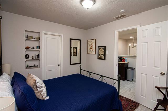 Building Photo - 701 N Pecan St