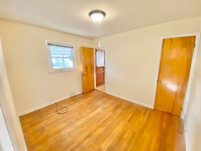 Building Photo - 3 Bedroom 1 Bathroom House Essex Junction