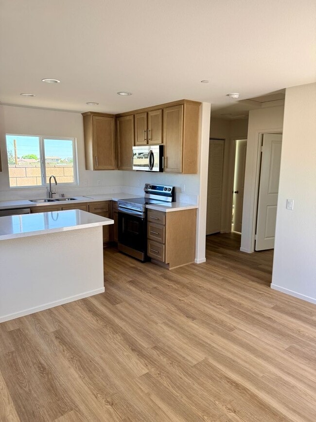 Building Photo - BRAND NEW 1 BEDROOM ADELANTO HOME