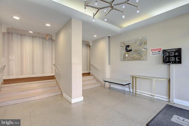 Building Photo - 738 Longfellow St NW