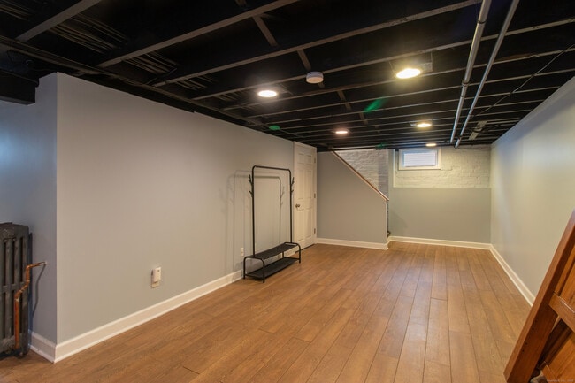 Building Photo - 315 S Orchard St