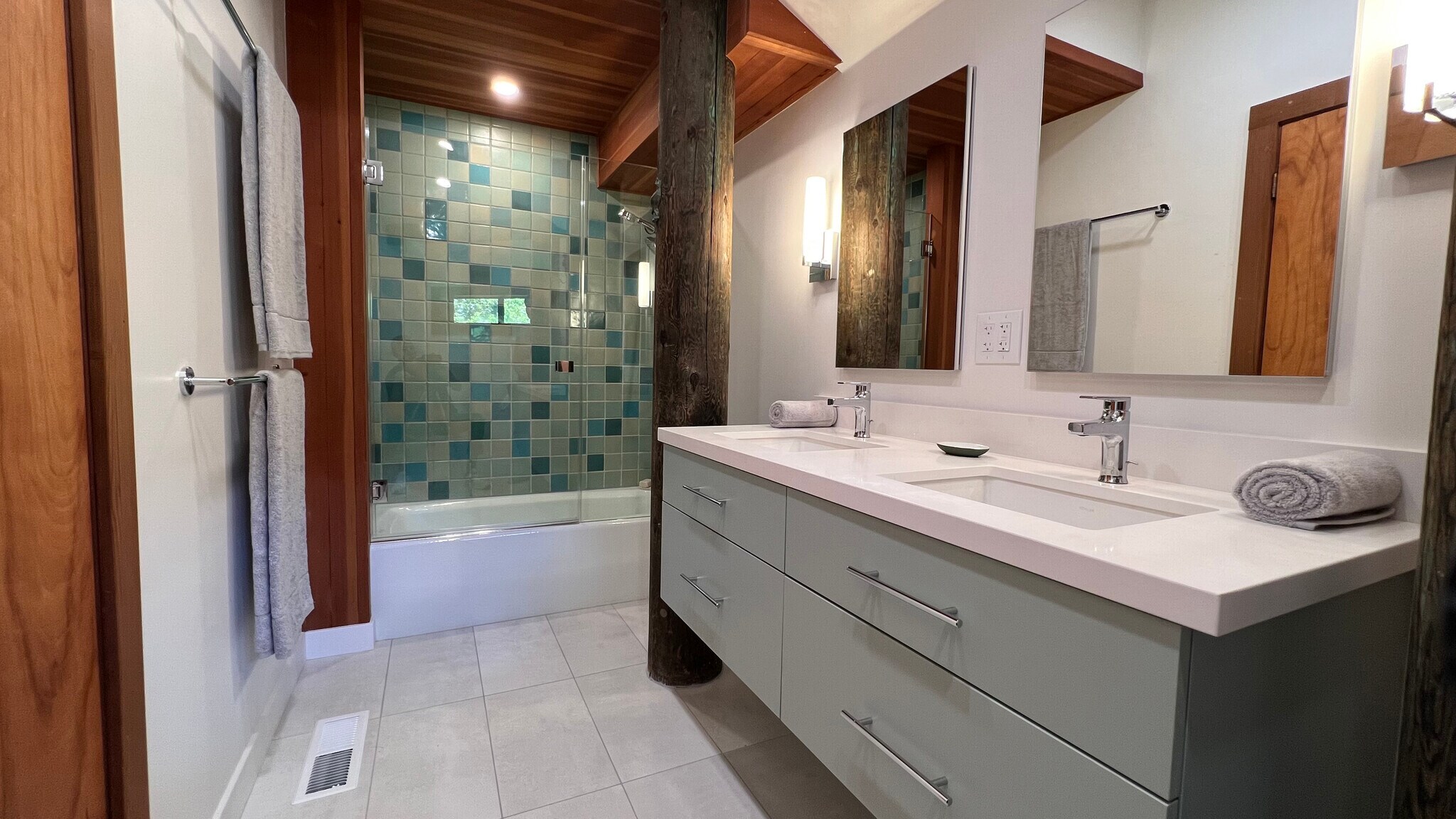 Building Photo - 1120 Sterling Ave