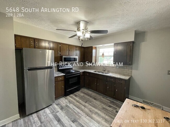 Building Photo - Two bedroom townhouse with bonus room for ...