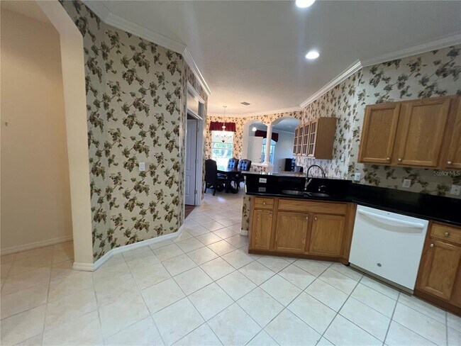 Building Photo - 4665 Whispering Oaks Dr