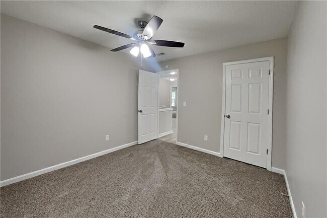 Building Photo - 2960 Binghampton Ln