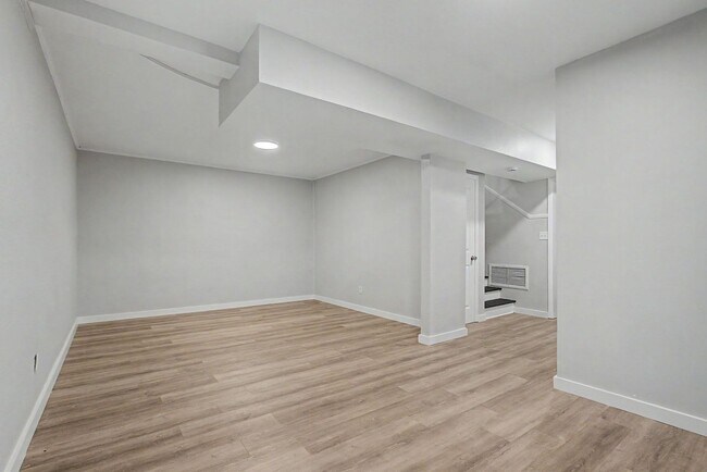 Building Photo - 1811 Devra Dr