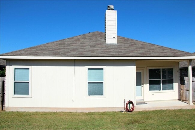 Building Photo - 141 Poplarwood Dr