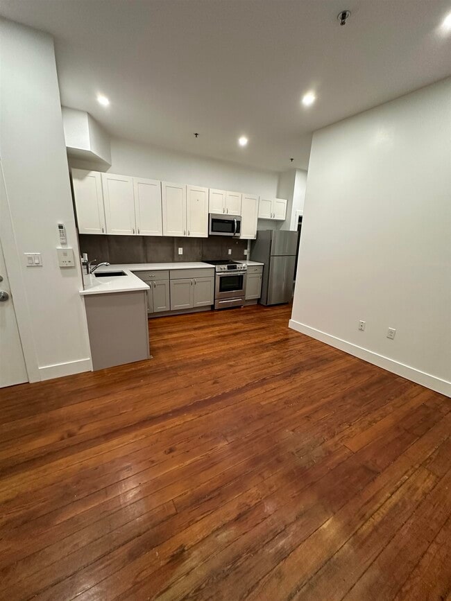 Building Photo - 4 Elliot St