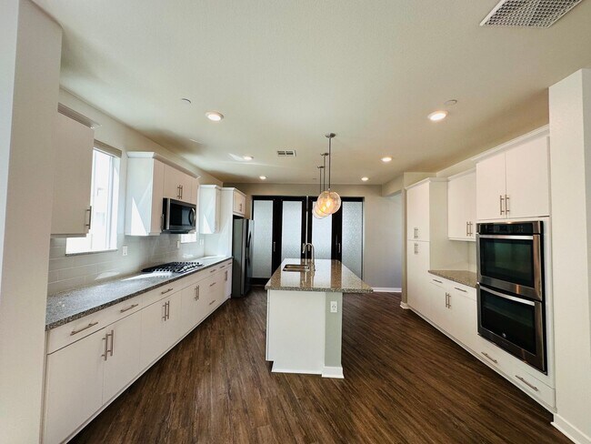 Building Photo - 1835 Vesta Dr