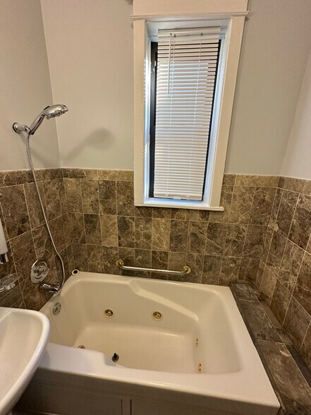 Building Photo - 3759 N Damen Ave