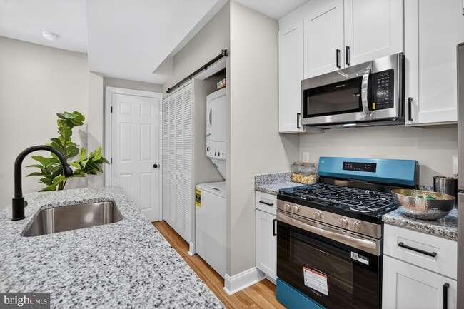 Building Photo - 212 36th St NE