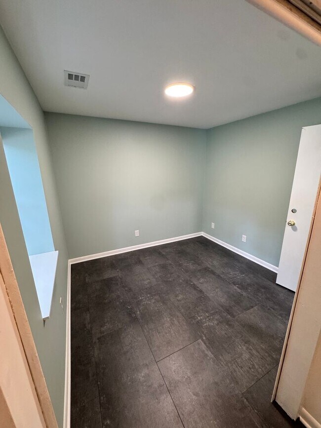 Building Photo - Spacious 4-Bedroom Home with 2 Kitchens | West Ann Arbor