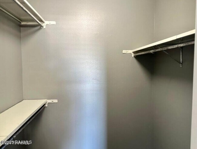 Building Photo - 200 Lodge Dr