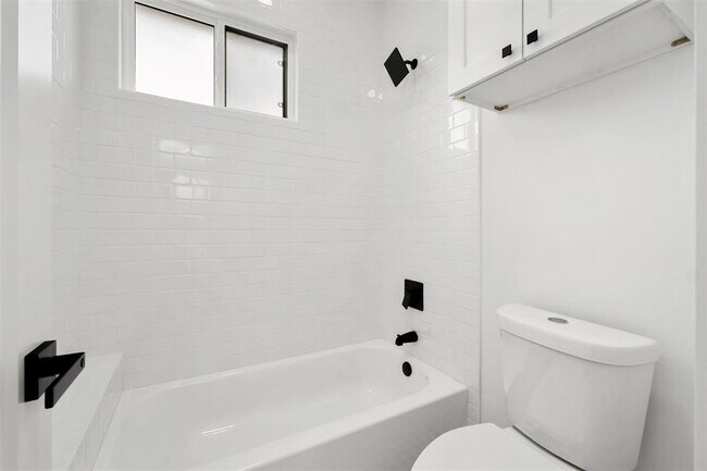 Building Photo - 1500 Sylvan Glade