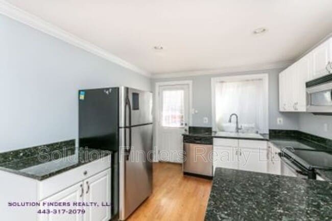 Building Photo - 3403 Hudson St