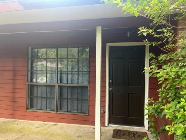 Building Photo - 35515 Oak Ridge Avenue Unit B