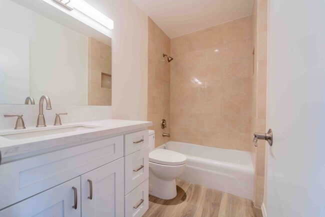 Guest Bathroom - Shower over tub - 11871 Idaho Ave