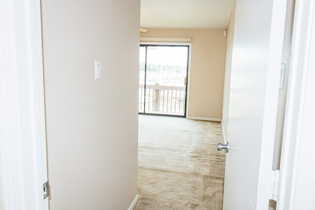 Building Photo - 787 Davis Rd
