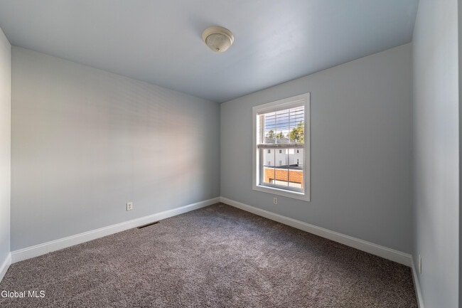 Building Photo - 1112 Western Ave