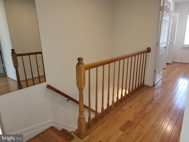 Building Photo - 1926 Thomas Run Cir