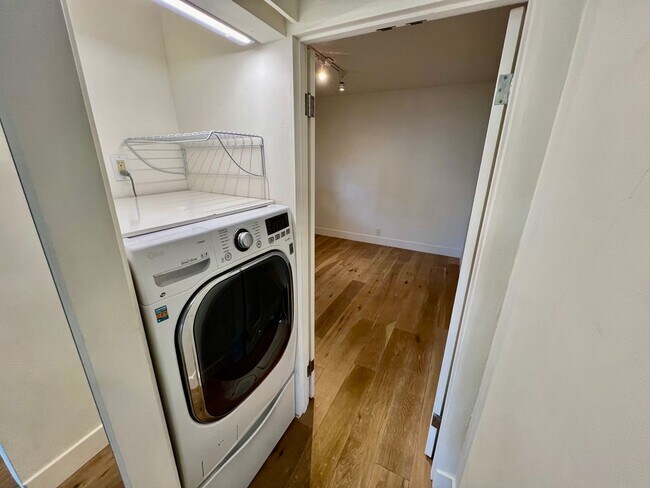 Building Photo - 1072F-A/B-PGPM-T/L-CS