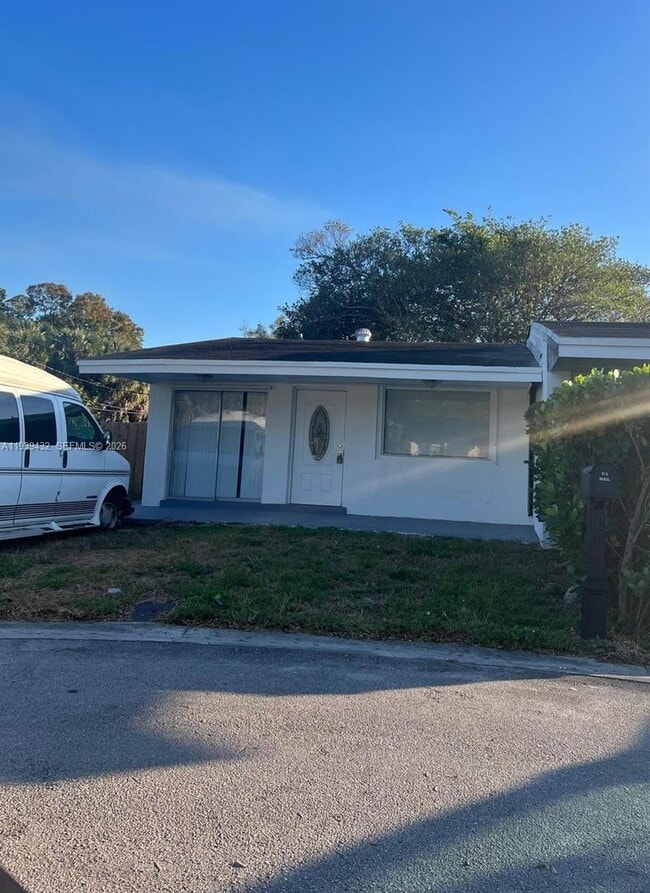 Building Photo - 2920 NW 11th Pl