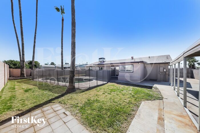 Building Photo - 3526 W Voltaire Ave