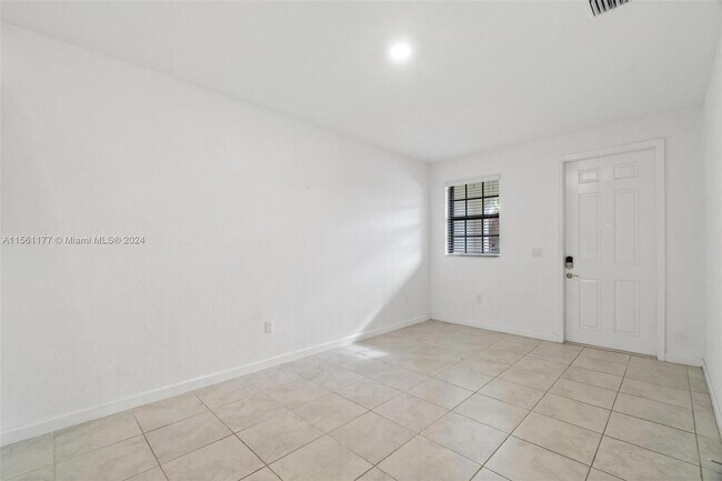 Building Photo - 177 SE 33rd Pl