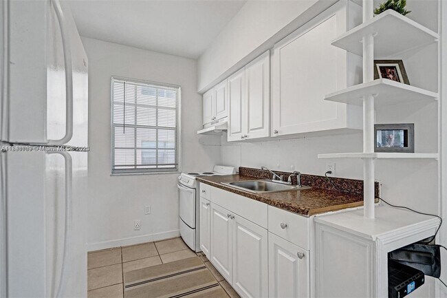 Building Photo - 6860 Abbott Ave