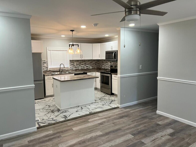 Kitchen - 207 Herbert St