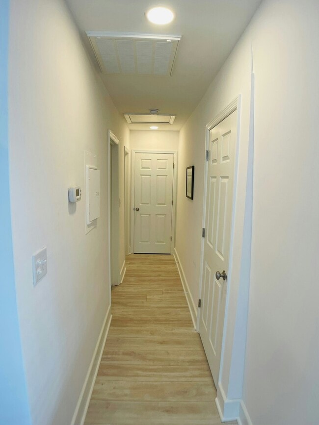 Building Photo - 20 Rose Ln