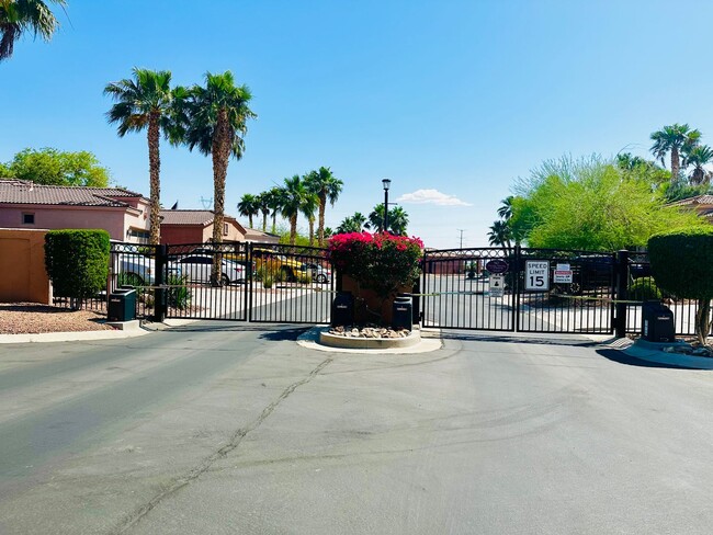 Building Photo - Nice 2 Bedroom Home in Desert Foothills Co...