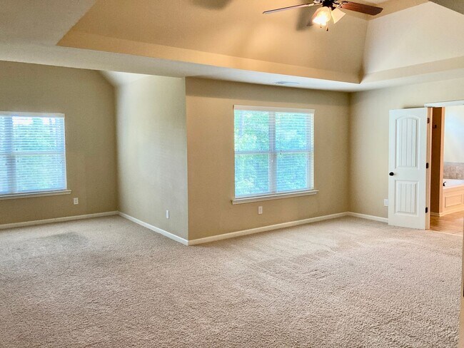 Building Photo - Spacious Grovetown Home