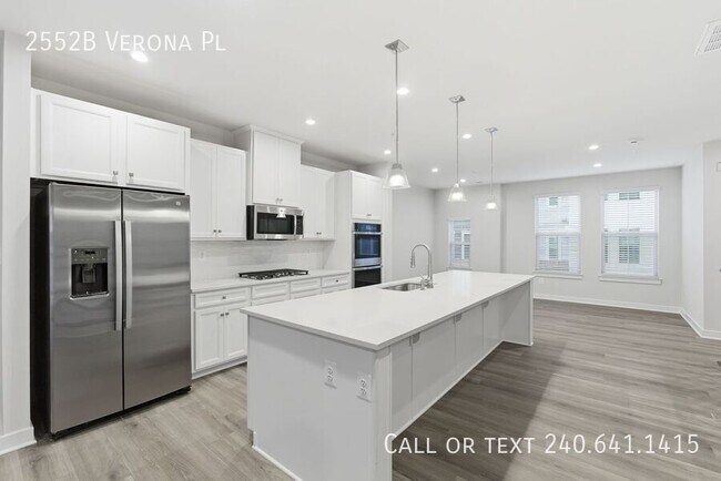 Building Photo - 2552B Verona Pl-