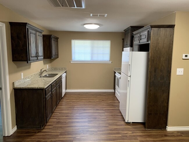 Building Photo - 10588 State Hwy 64