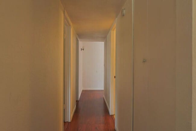 Building Photo - 618 N Medford Dr