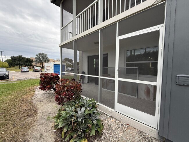 Building Photo - 216 Normandy Ln