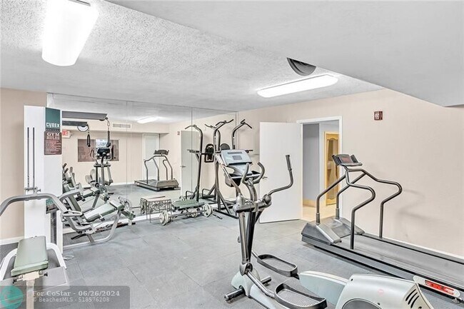 Building Photo - 525 N Ocean Blvd